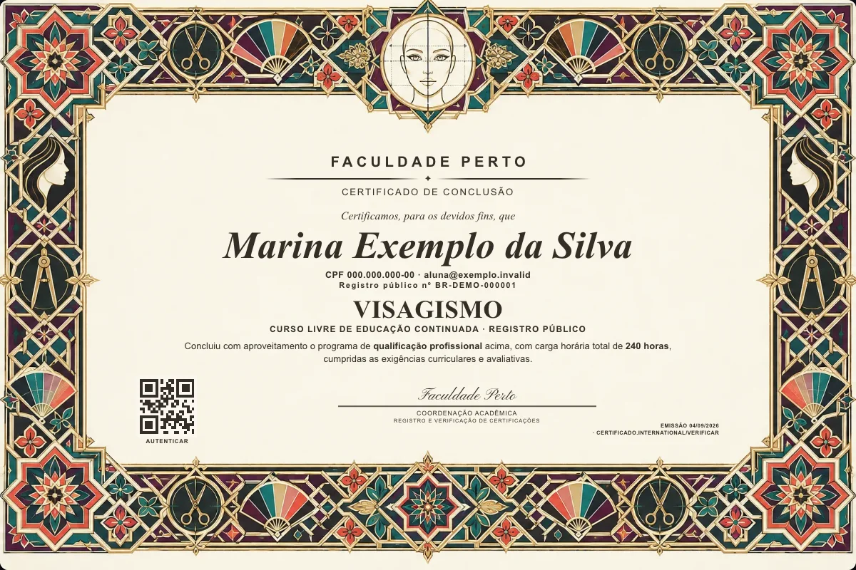 Modelo do certificado do curso de Visagismo grátis: registro público, QR de verificação e assinaturas — exemplo com dados fictícios.