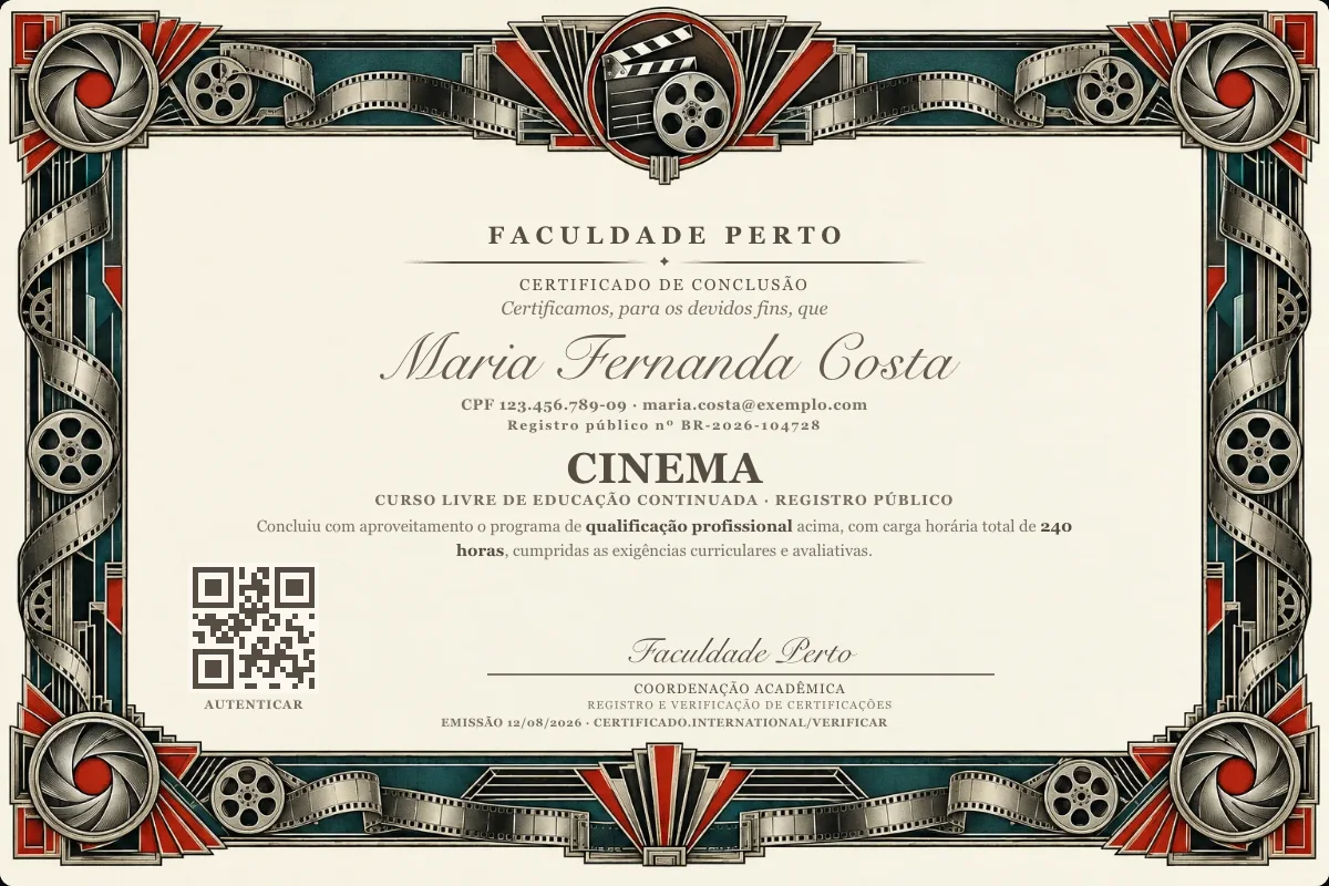 Modelo do certificado do curso de Cinema grátis: registro público, QR de verificação e assinaturas — exemplo com dados fictícios.