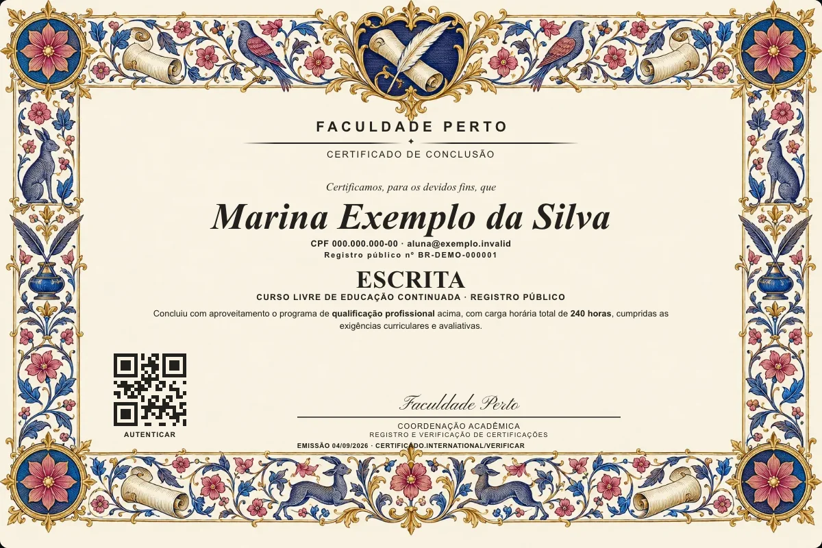 Modelo do certificado do curso de Escrita grátis: registro público, QR de verificação e assinaturas — exemplo com dados fictícios.