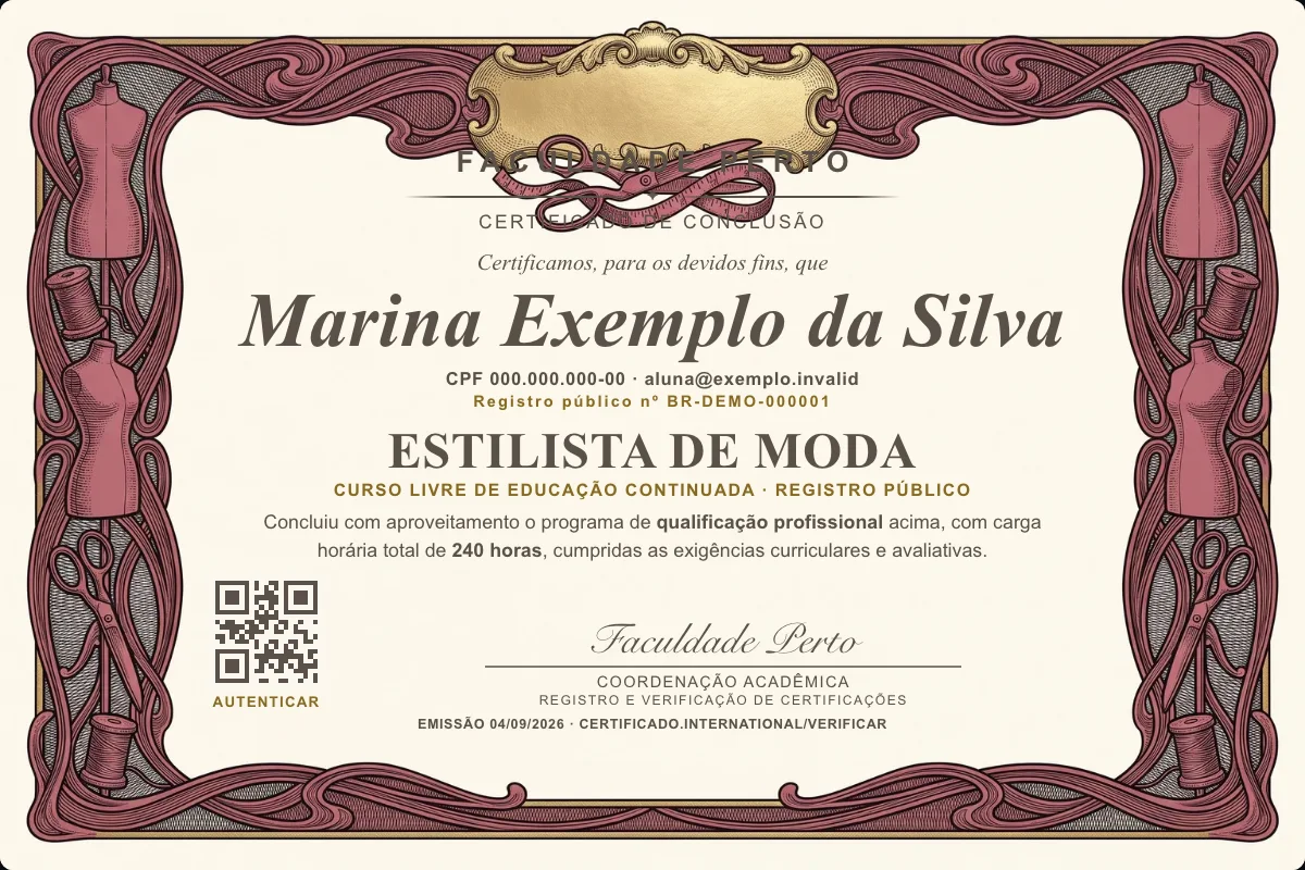 Modelo do certificado do curso de Estilista de Moda grátis: registro público, QR de verificação e assinaturas — exemplo com dados fictícios.