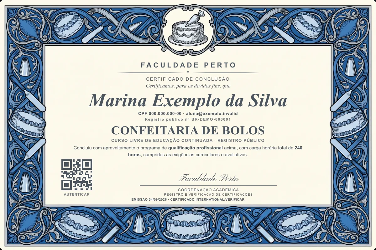 Modelo do certificado do curso de Confeitaria de Bolos grátis: registro público, QR de verificação e assinaturas — exemplo com dados fictícios.