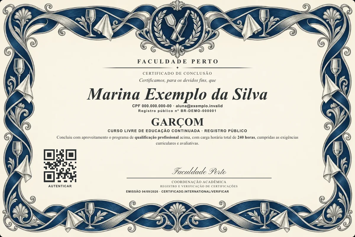 Modelo do certificado do curso de Garçom grátis: registro público, QR de verificação e assinaturas — exemplo com dados fictícios.