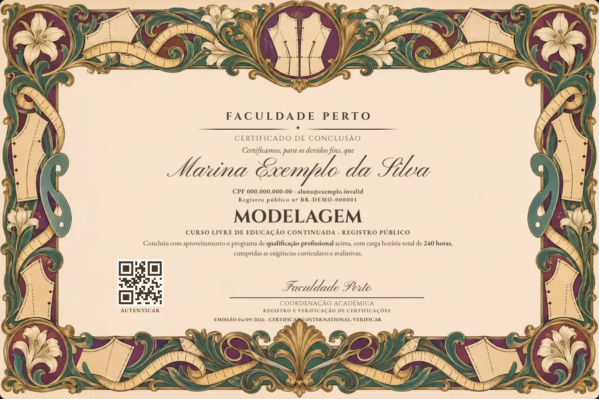 Modelo do certificado do curso de Modelagem grátis: registro público, QR de verificação e assinaturas — exemplo com dados fictícios.