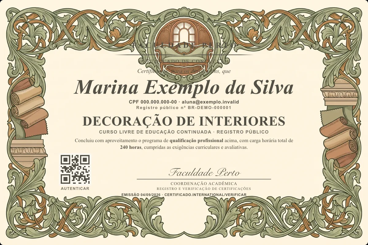 Modelo do certificado do curso de Decoração de Interiores grátis: registro público, QR de verificação e assinaturas — exemplo com dados fictícios.