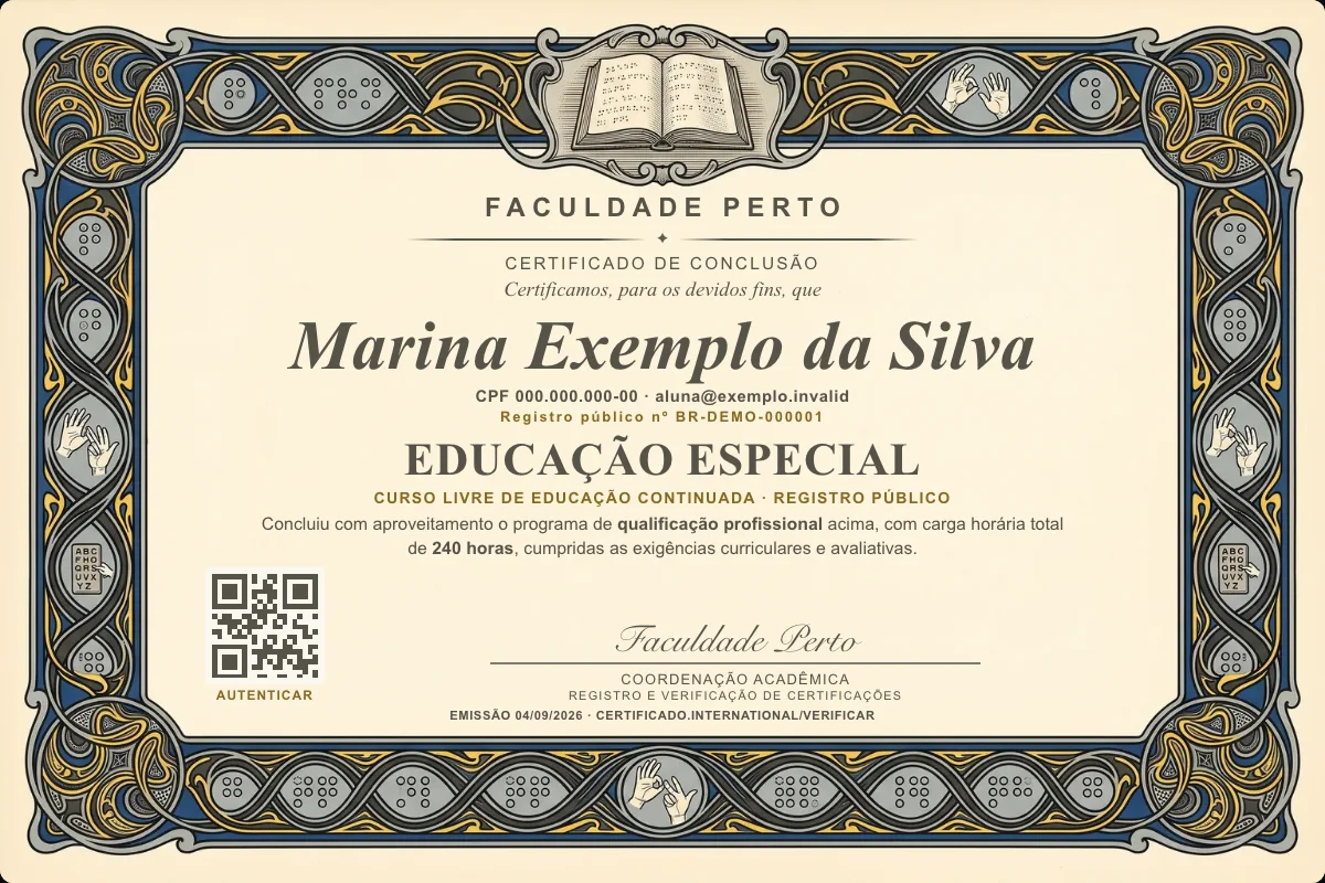 Modelo do certificado do curso de Educação Especial grátis: registro público, QR de verificação e assinaturas — exemplo com dados fictícios.