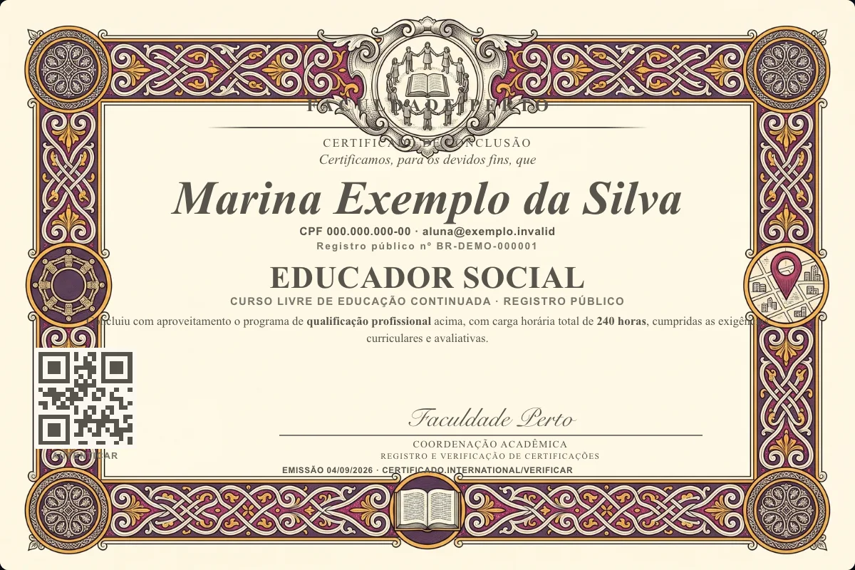 Modelo do certificado do curso de Educador Social grátis: registro público, QR de verificação e assinaturas — exemplo com dados fictícios.