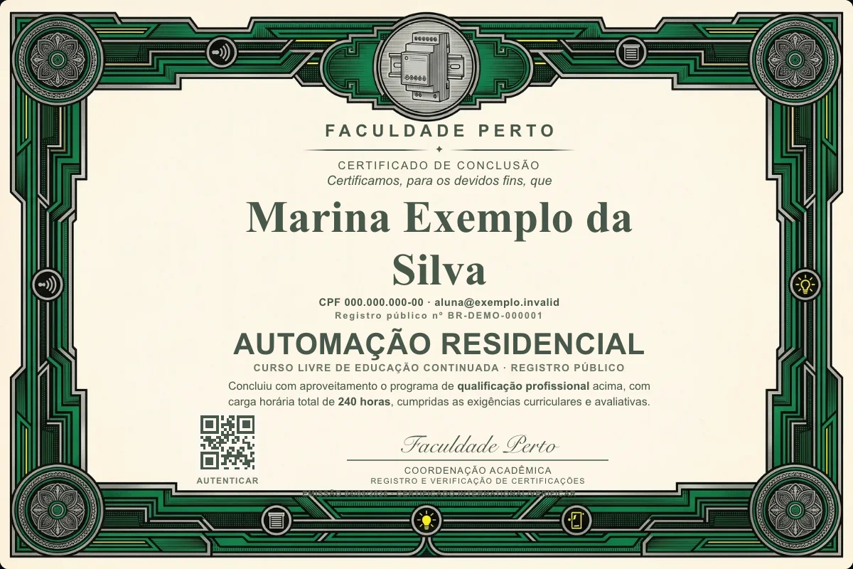 Modelo do certificado do curso de Automação Residencial grátis: registro público, QR de verificação e assinaturas — exemplo com dados fictícios.