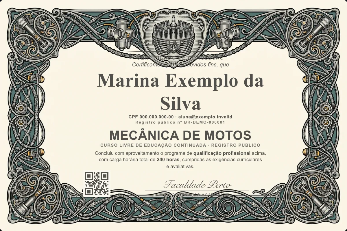 Modelo do certificado do curso de Mecânica de Motos grátis: registro público, QR de verificação e assinaturas — exemplo com dados fictícios.