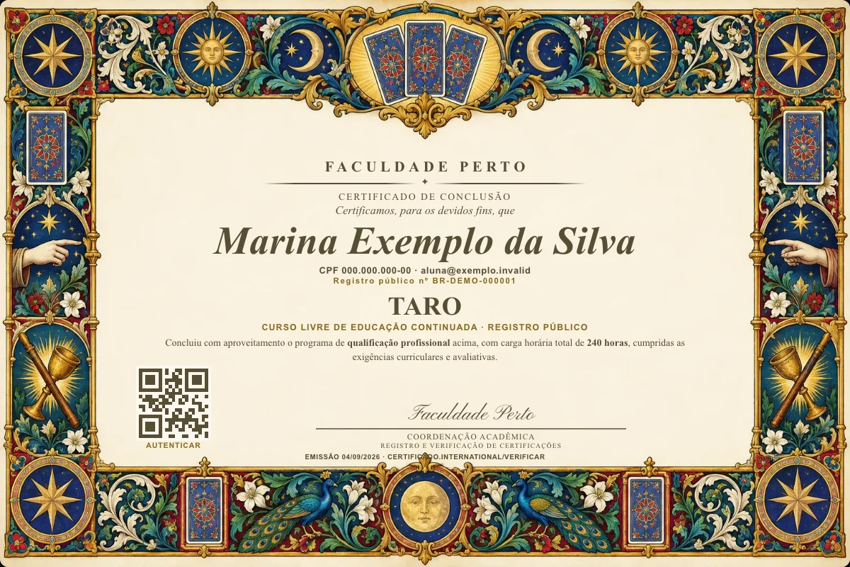 Modelo do certificado do curso de Taro grátis: registro público, QR de verificação e assinaturas — exemplo com dados fictícios.
