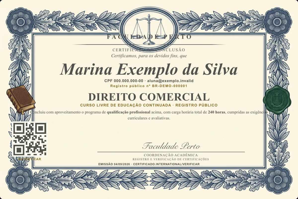 Modelo do certificado do curso de Direito Comercial grátis: registro público, QR de verificação e assinaturas — exemplo com dados fictícios.