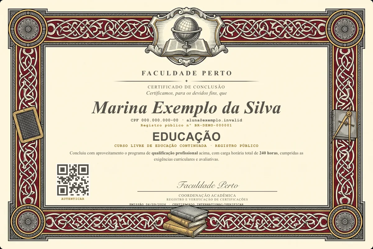 Modelo do certificado do curso de Educação grátis: registro público, QR de verificação e assinaturas — exemplo com dados fictícios.