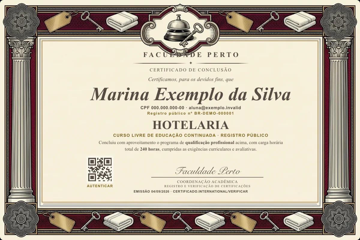 Modelo do certificado do curso de Hotelaria grátis: registro público, QR de verificação e assinaturas — exemplo com dados fictícios.