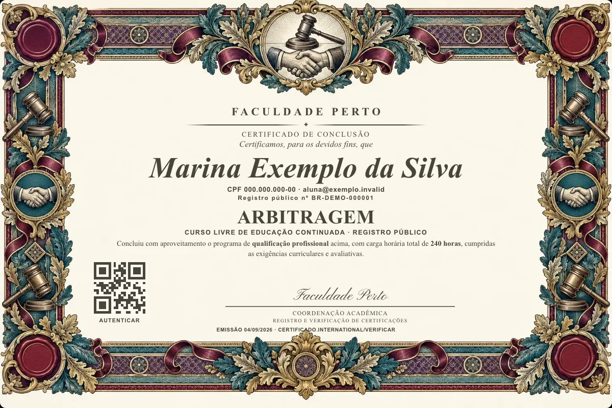 Modelo do certificado do curso de Arbitragem grátis: registro público, QR de verificação e assinaturas — exemplo com dados fictícios.