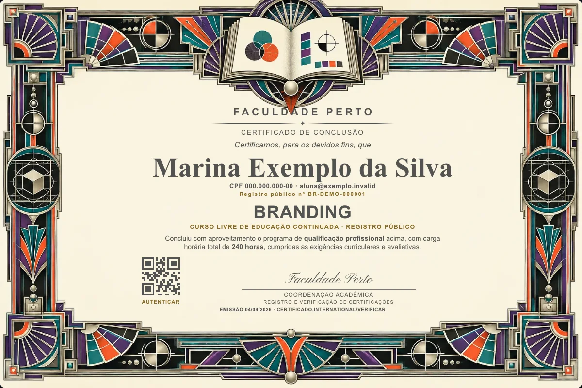 Modelo do certificado do curso de Branding grátis: registro público, QR de verificação e assinaturas — exemplo com dados fictícios.