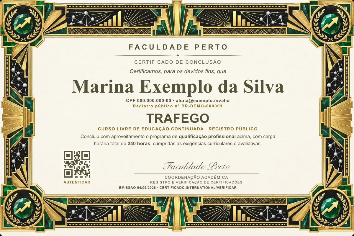 Modelo do certificado do curso de Trafego grátis: registro público, QR de verificação e assinaturas — exemplo com dados fictícios.
