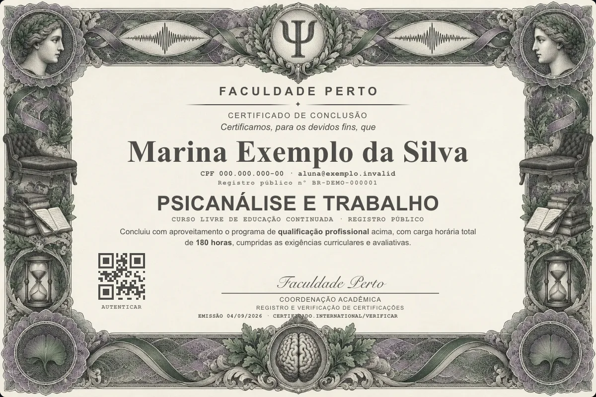 Modelo do certificado do curso de Psicanálise e Trabalho grátis: registro público, QR de verificação e assinaturas — exemplo com dados fictícios.