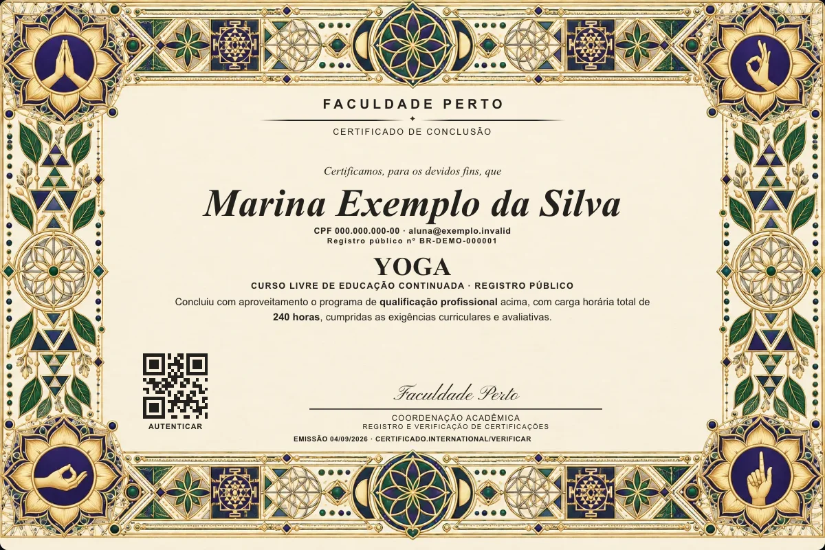 Modelo do certificado do curso de Yoga grátis: registro público, QR de verificação e assinaturas — exemplo com dados fictícios.