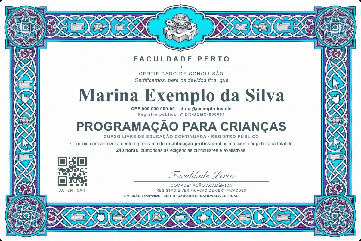 Modelo do certificado do curso de Programação para Crianças grátis: registro público, QR de verificação e assinaturas — exemplo com dados fictícios.