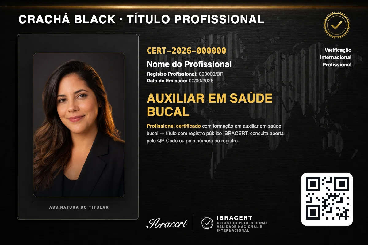 Crachá profissional black do Faculdade Perto com título de Auxiliar em Saúde Bucal, número de registro e QR Code. Dados fictícios.